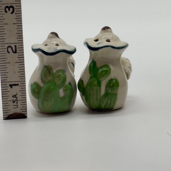 Vtg Miniature Ceramic Jug Cactus Salt Pepper Shakers Made in Japan Southwest - Picture 8 of 9